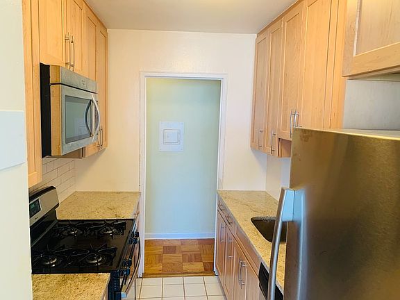 4th image of 225 Saint Pauls Ave APT 9C