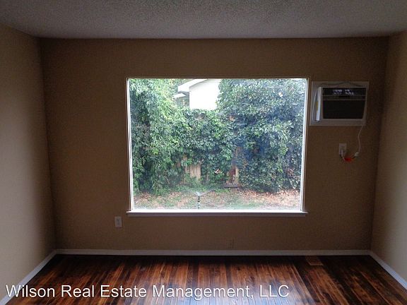 2nd image of 909 S 1st Ave