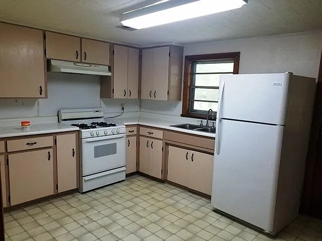 242 S 6th St — Photo 5
