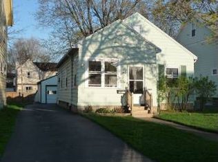 90 Woodstock Rd, Rochester, NY 14609