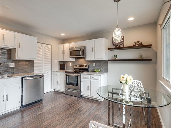 3rd image of 1119 Shannon Pl