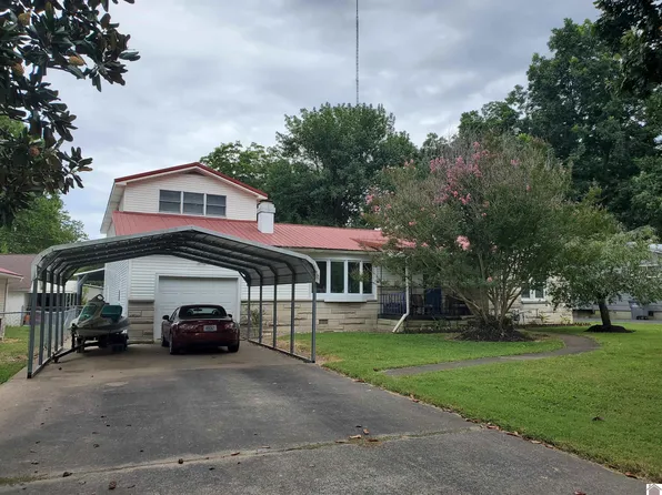 3910 Schneidman Rd, Paducah, KY 42003