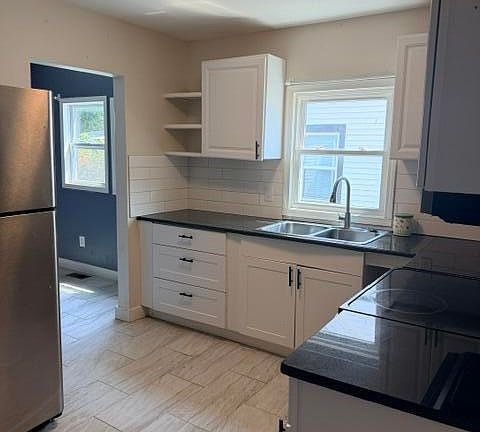 5th image of 224 Harding St