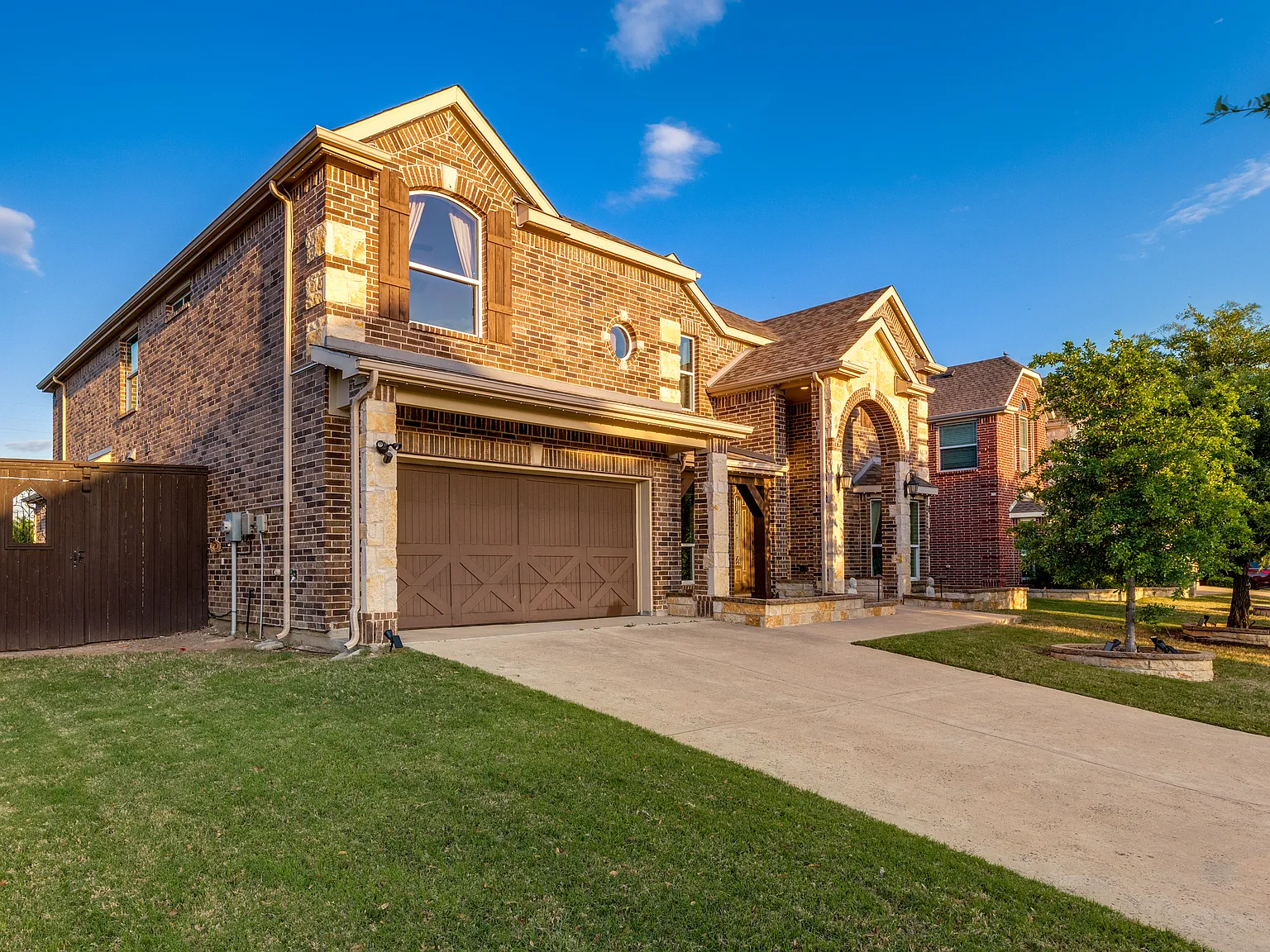 5 bed, 4102 sqft, $4,650 — Photo 4