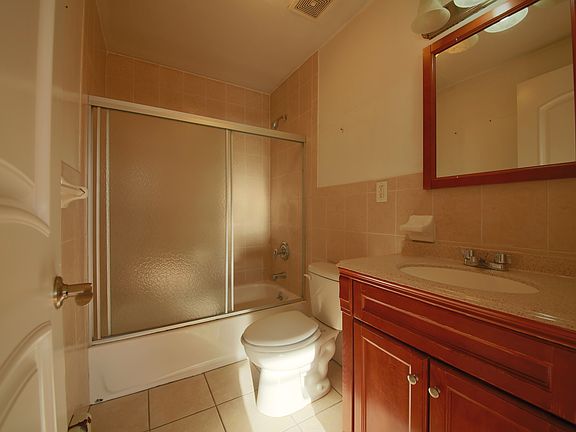 4th image of 473 Willis Ave APT 4B
