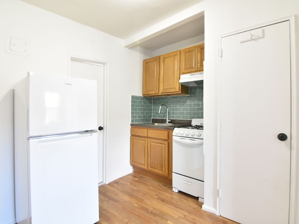 2nd image of 131 Columbia St APT D4