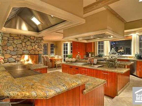 Huge Gorgeous Kitchen