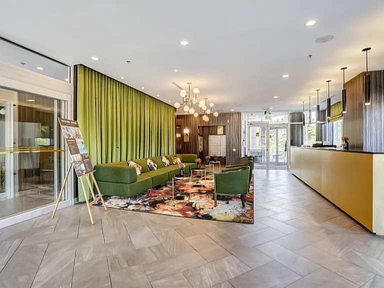 460 Saint Laurent Blvd — Photo 36