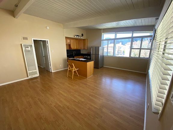 4th image of 136 N Hamilton Dr APT 4