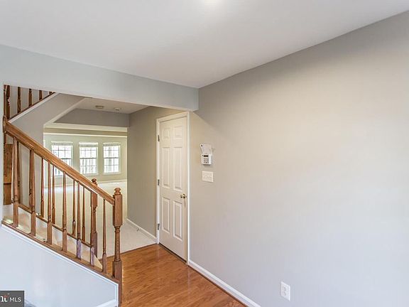 3rd image of 8025 Horseshoe Cottage Cir