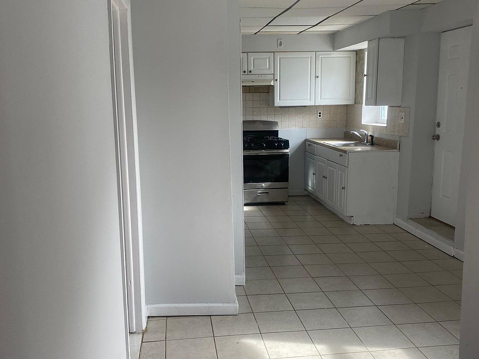 2nd image of 128 S Durand Pl #2