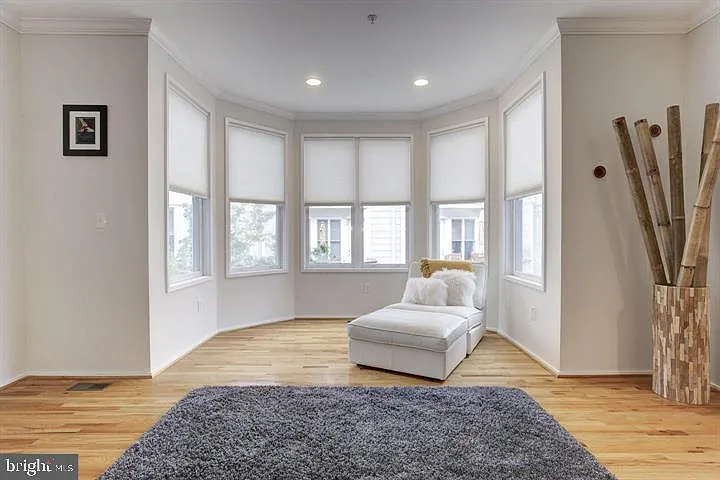 2058 N Oakland St — Photo 8
