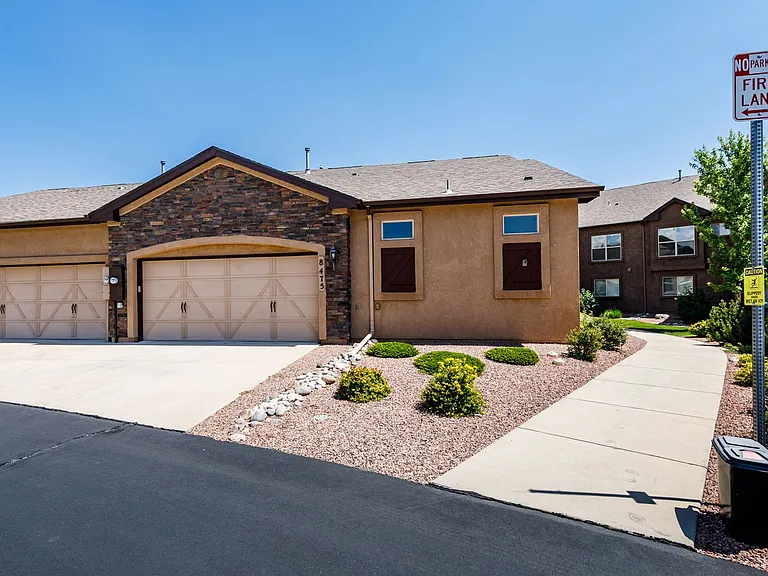 8475 Glen Carriage Grv — Photo 3