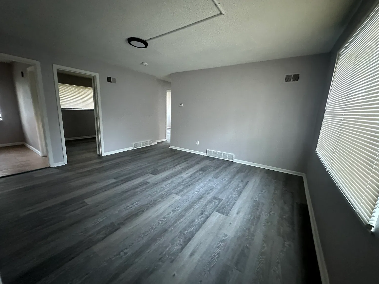 3 bed, 936 sqft, $1,500 — Photo 1