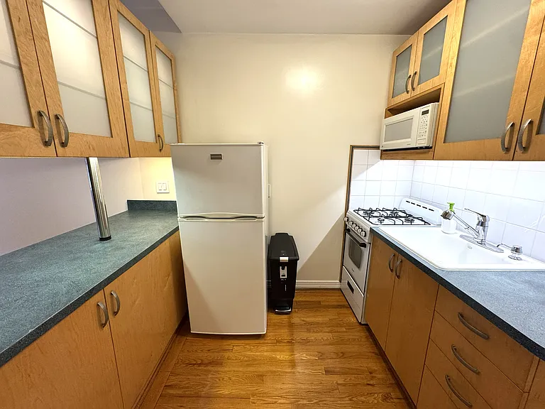 4544 Vernon Blvd #2 — Photo 6