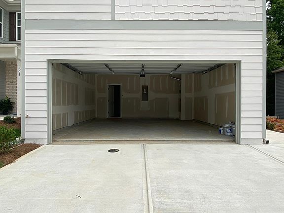 2nd image of 303 Pinewood Dr