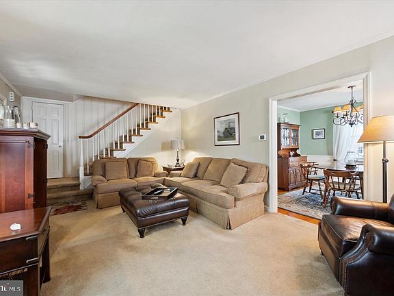 5th image of 812 Collenbrook Ave