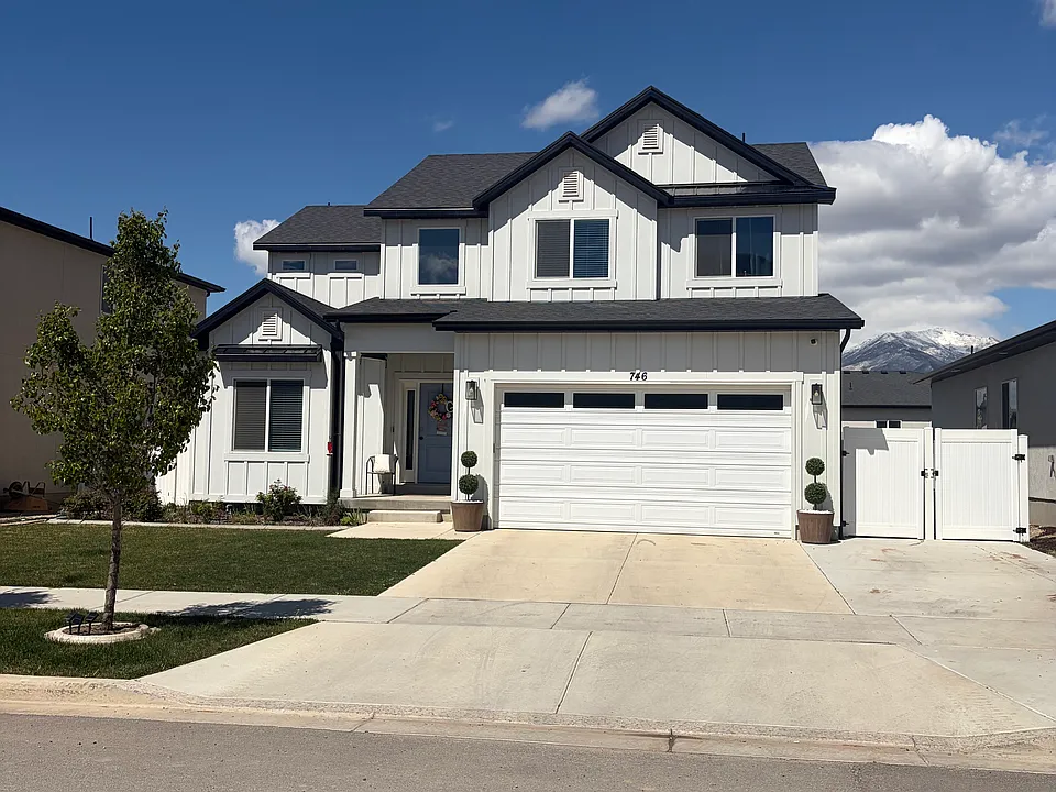 746 W Walnut Bark Ln