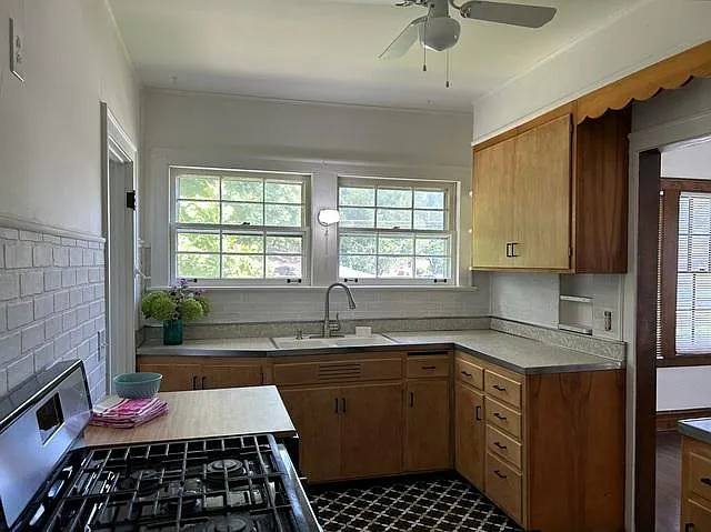 994 Greenview Ave — Photo 13