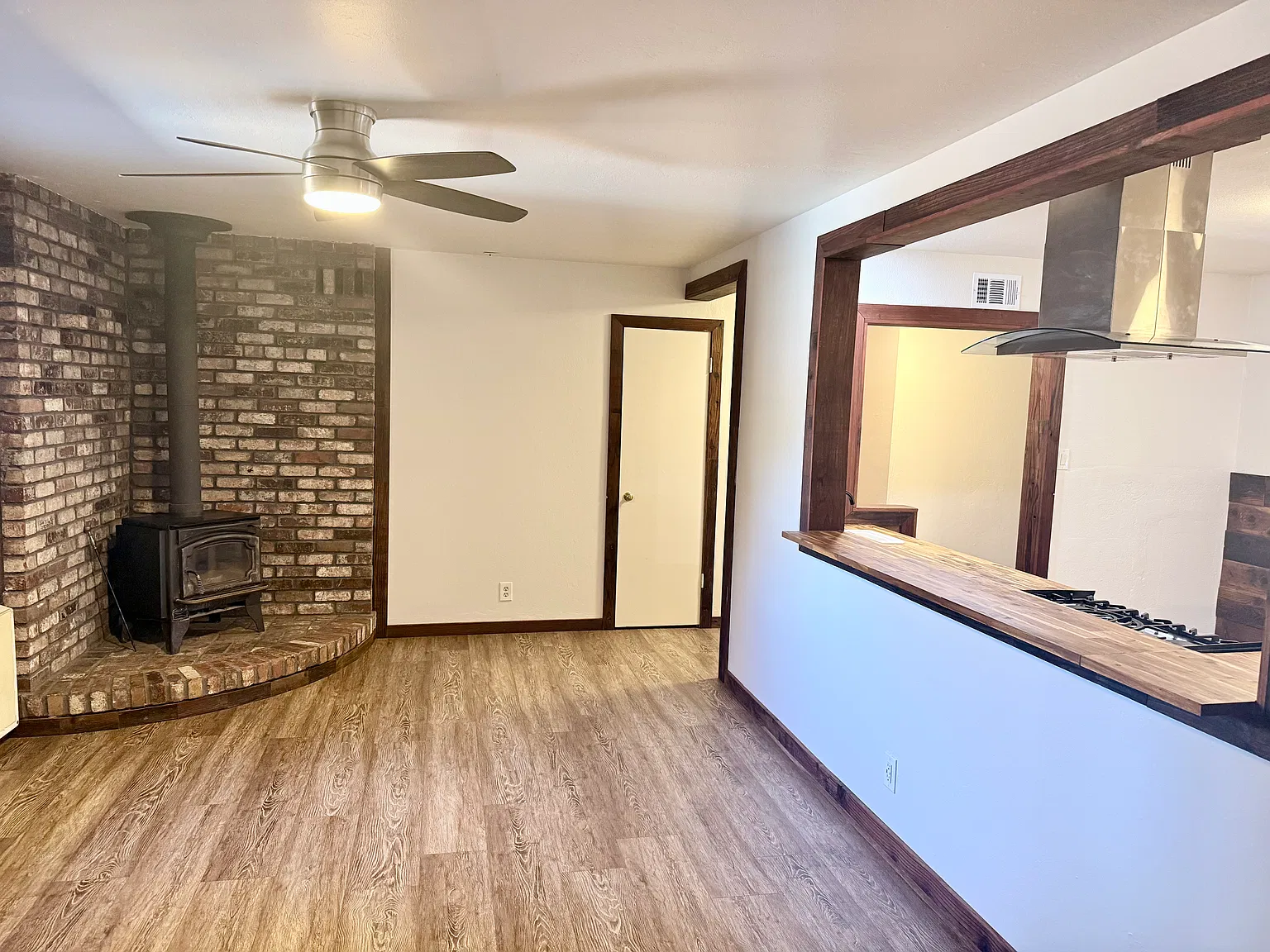 3 bed, 2.5 bath, 1467 sqft, $2,595 — Photo 4
