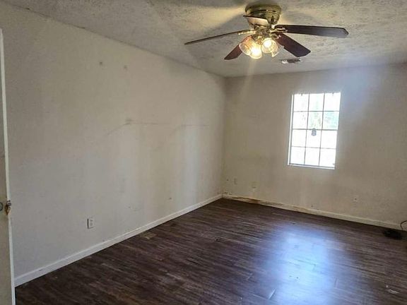 3rd image of 1008 Pine Tree Trl