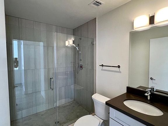 4th image of 314 W 6th St #601