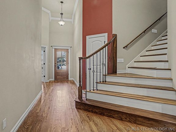 4th image of 1639 W Plymouth Pl