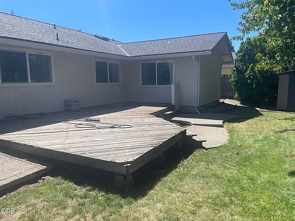 3rd image of 1141 N Modoc Ave