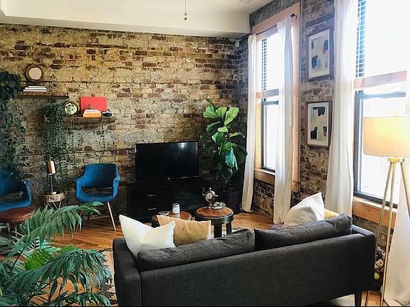 4th image of 936 N Wolcott Ave #2R