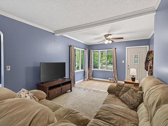 5th image of 944 Mahtomedi Ave