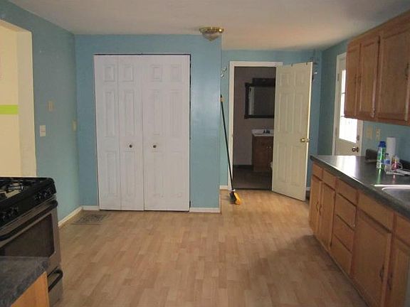 4th image of 614 W Market St