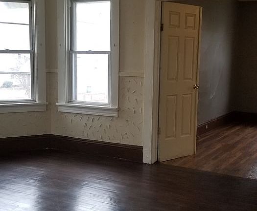 3rd image of 3165 W 31st St APT 3