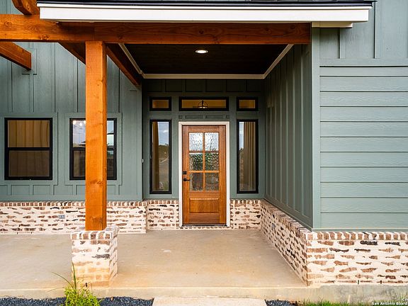 3rd image of 136 WOODBRIDGE COURT