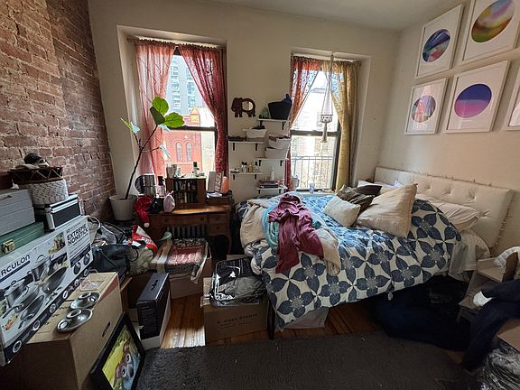 2nd image of 309 W 47th St APT 5FE