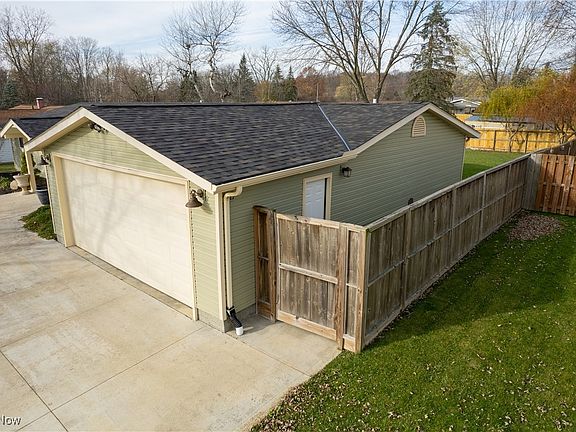 4th image of 1725 Crock Dr