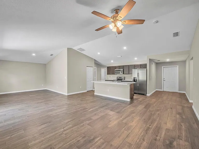 574 NW Bayshore Blvd — Photo 16