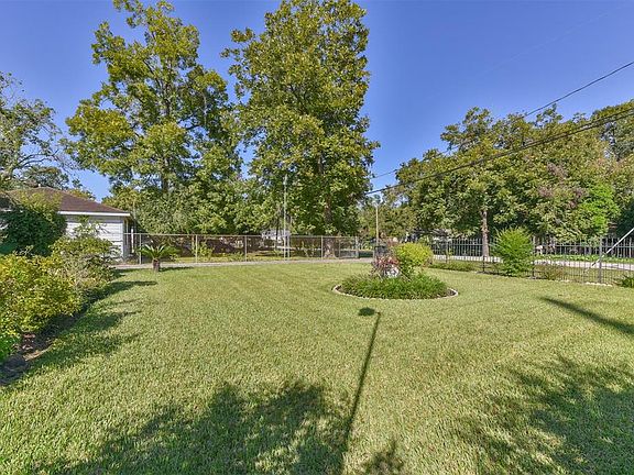 4th image of 9205 Lanewood Dr