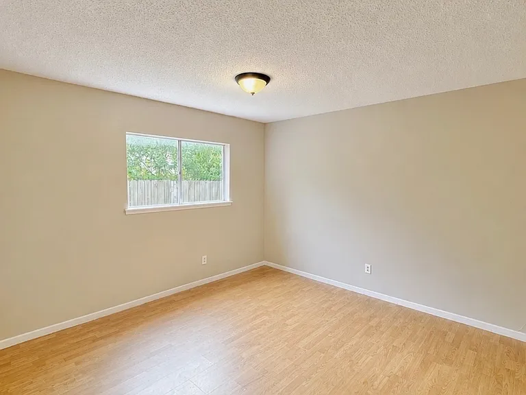 1409 Glacier Dr — Photo 13