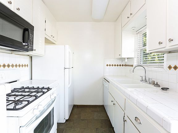 5th image of 474 E Sherman Ave #2