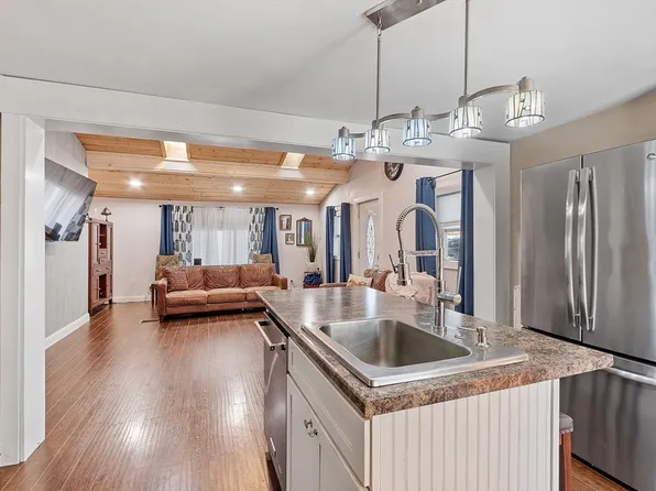 577 West St, Lunenburg, MA 01462
