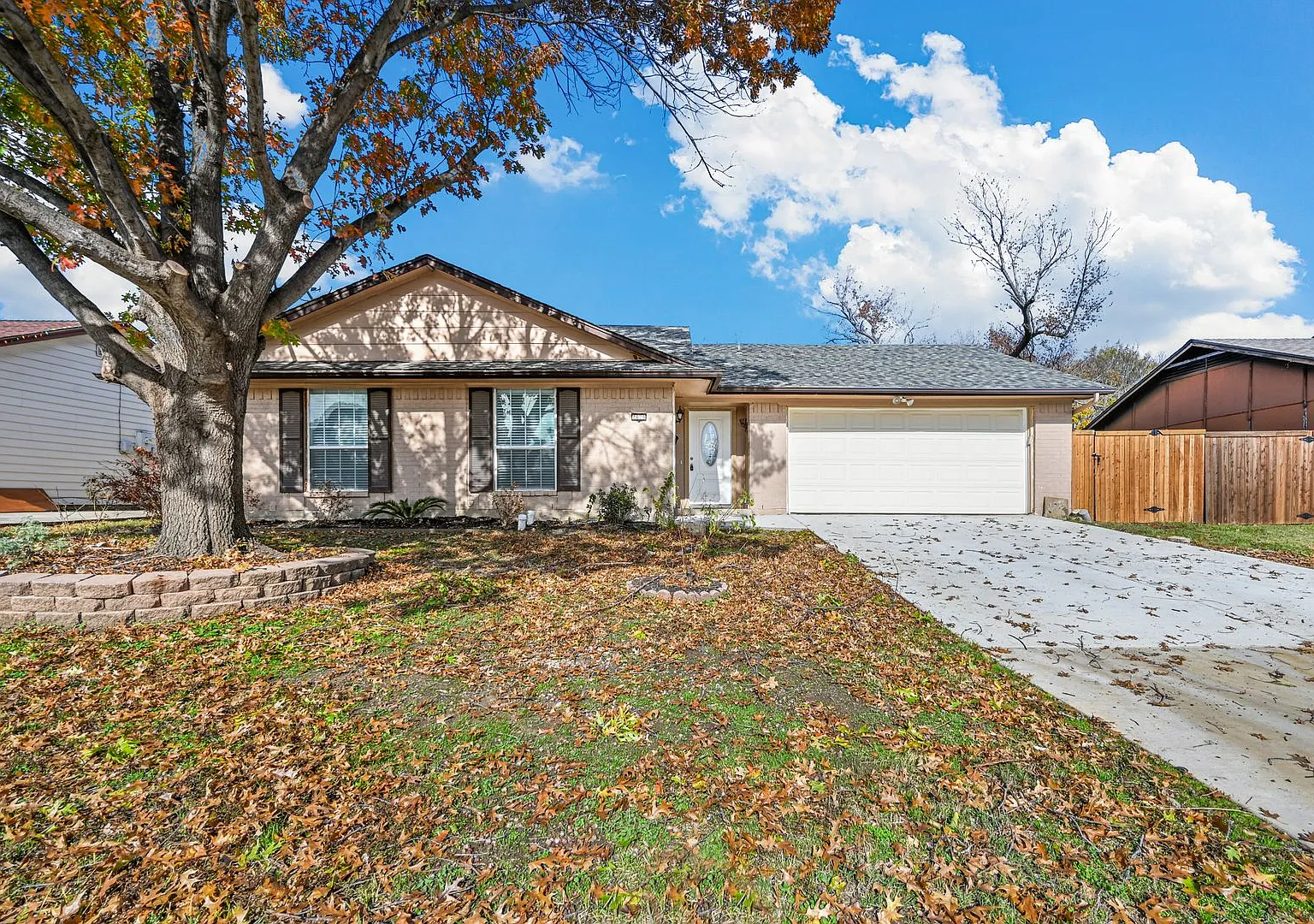 Charming 4-bedroom, 2-bathroom home in Carrollton, TX — Photo 1