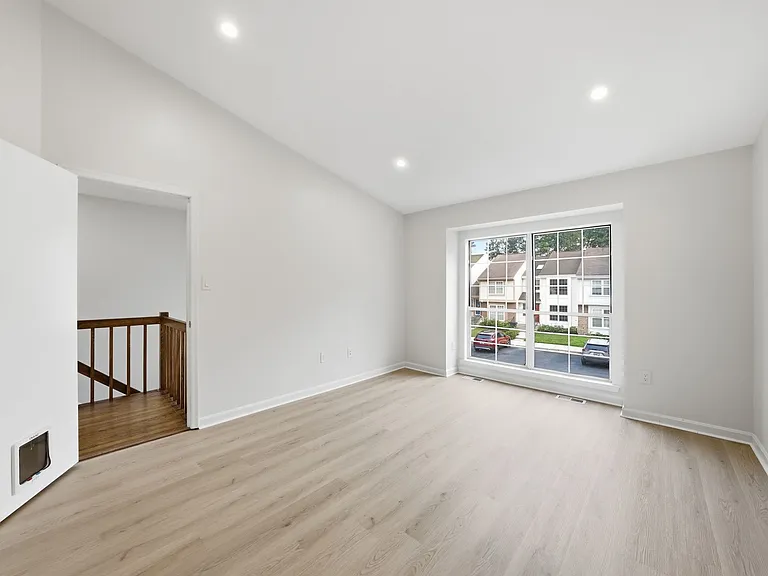 1603 Ingram Ter — Photo 10