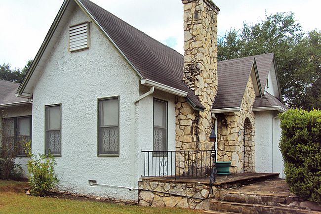1st image of 320 W Lullwood Ave