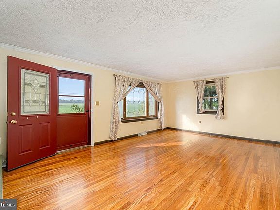 3rd image of 1046 Alexander Spring Rd