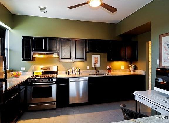 3rd image of 905 W Belle Plaine Ave #3E