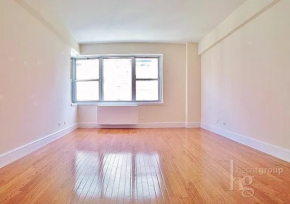 Rented by Hecht Group | media 17