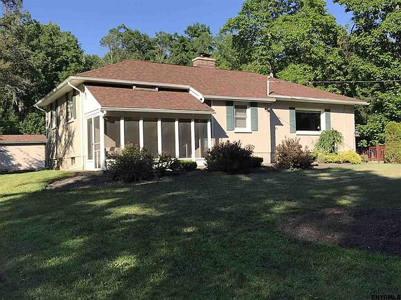 2nd image of 15 Meadow Ln