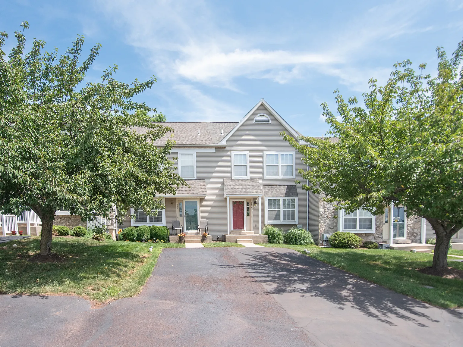 3 bed, 1.5 bath, 1536 sqft, $2,600 — Photo 2