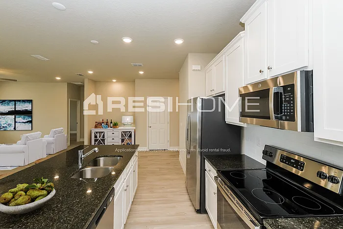 3 bed, 2.0 bath, 1572 sqft, $2,125 — Photo 4