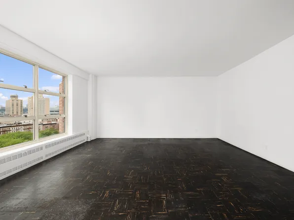 90 La Salle Street image 10 of 22